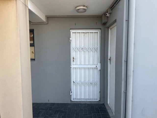 2 Bedroom Property for Sale in Maitland Western Cape